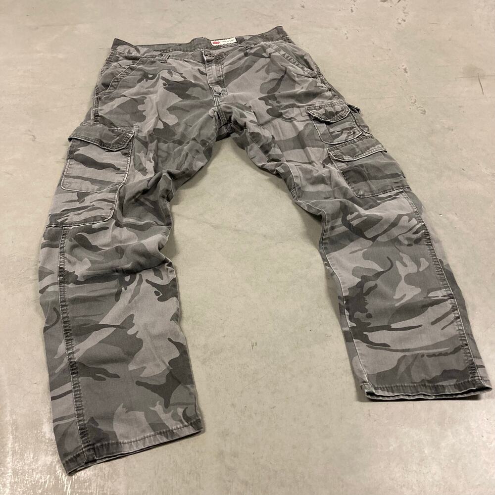 vintage Y2K camo wrangler cargo pants 33x30